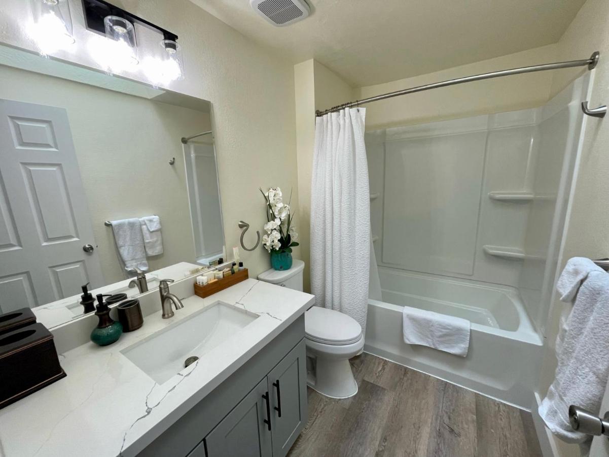 Tacoma 2 Bedrooms 1 Baths Sleep 5 With Compact Kitchen Exterior foto